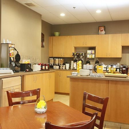 Stonebridge Hotel דוסון קריק מראה חיצוני תמונה