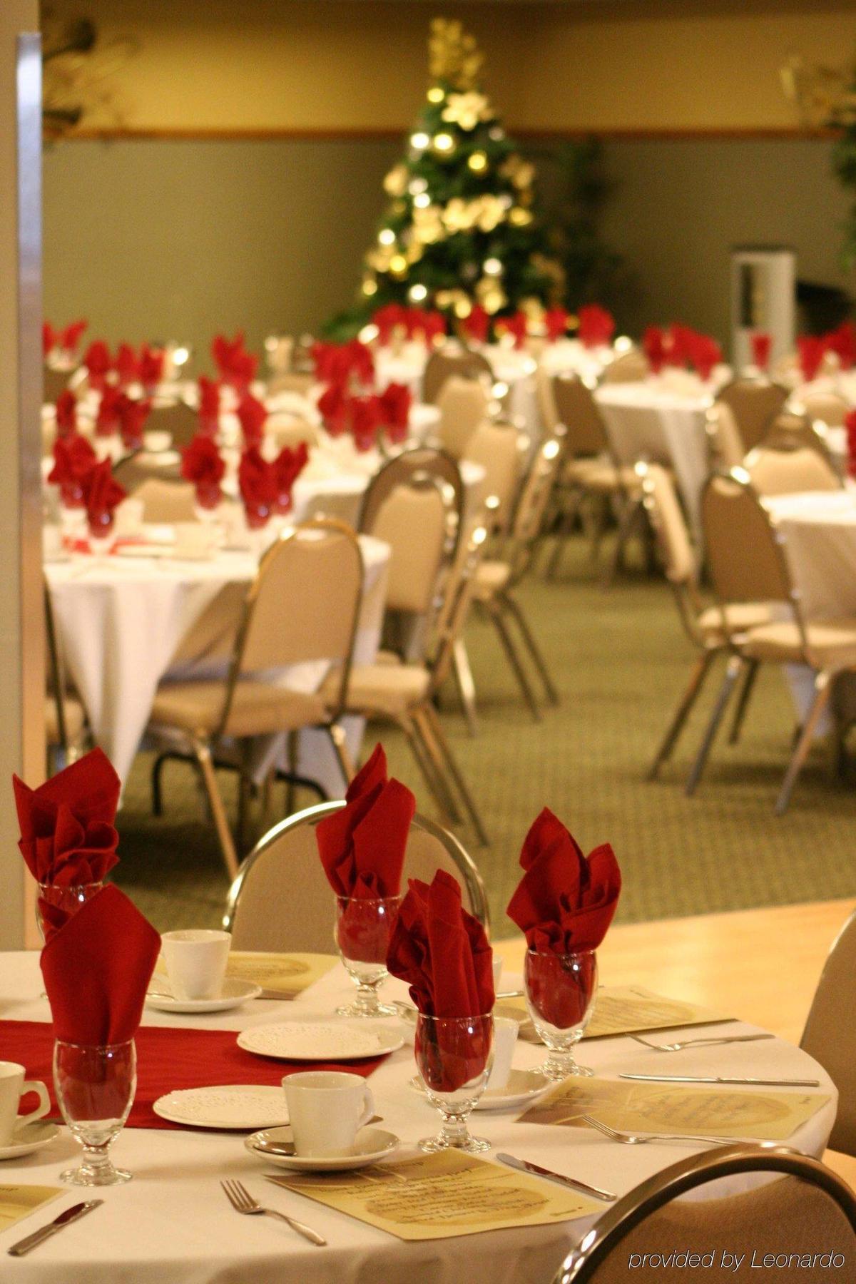 Stonebridge Hotel דוסון קריק מסעדה תמונה